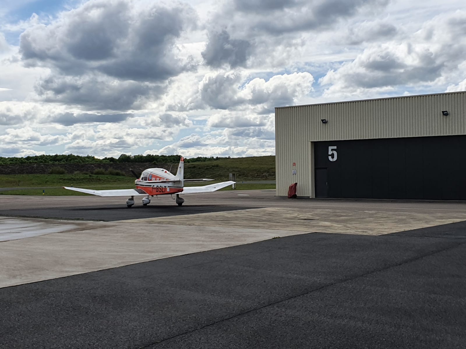Hangars Aeroport Brive Vallée de la Dordogne
